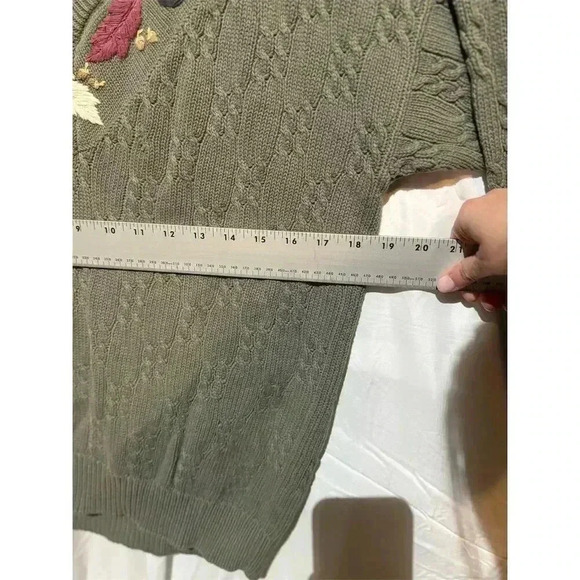 Vintage Izod Club Green VNeck Hand Embroidered Chunky Sweater Unisex Cottagecore - Picture 5 of 7